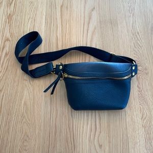 Universal Threads Black Fanny Pack